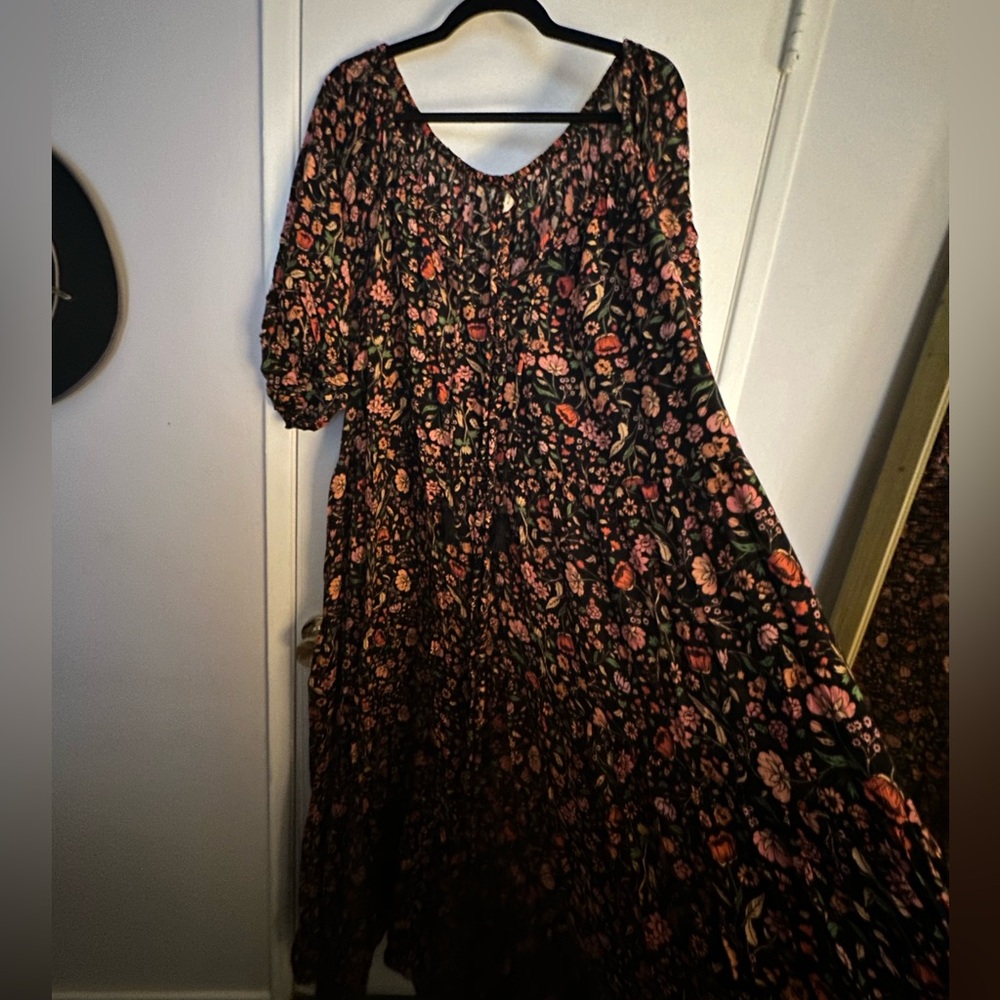Floral Black Maxi Dress with Puff Sleeves - Picture 3 of 6